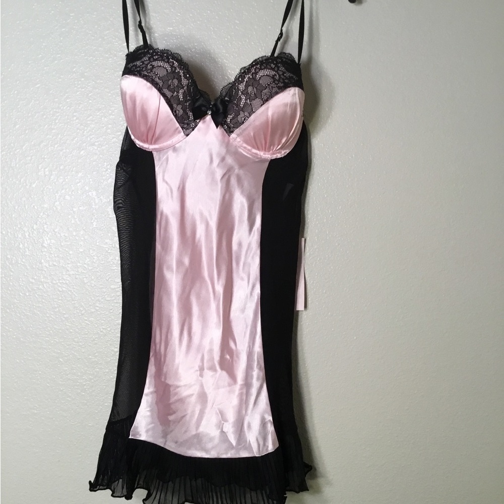 NWT 2 PIECES LINEA DONATELLA PINK LINGERIE‎ SIZE SMALL